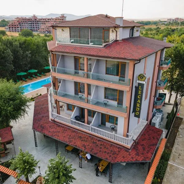 Lecardo Hotel, hotel din Aheloi