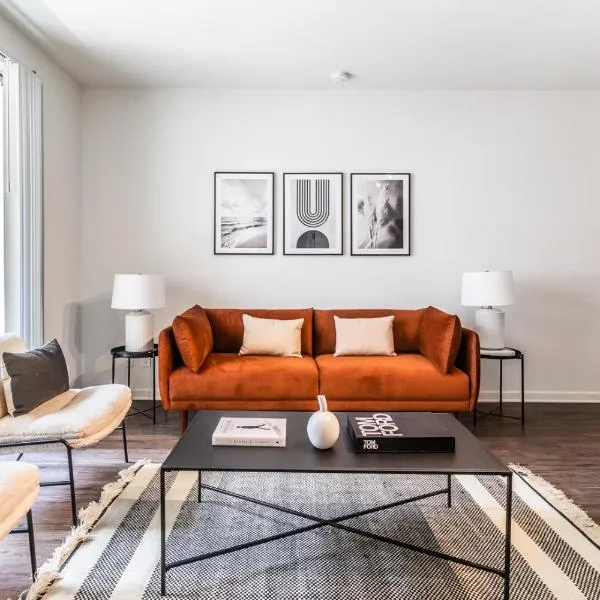 Spacious 2BR Near Santa Monica Beach, Walk Everywhere!, hotel en Los Ángeles