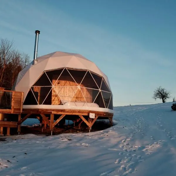 mi-clos - luxury pods with private jacuzzis, hôtel à Racine