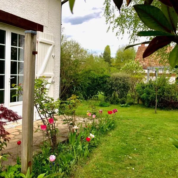 Gîte du bout d'Auvers, hotel u gradu Noisy-sur-École