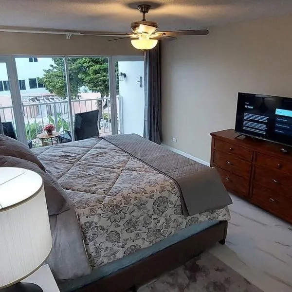 Nassau Harbour Cozy 2 bedroom Condo, hotel v destinaci Nassau