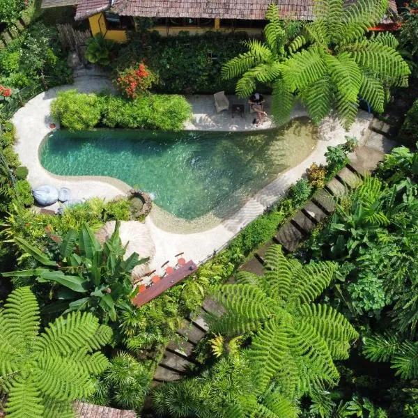 Sarinbuana Eco Lodge, hotel i Padangan