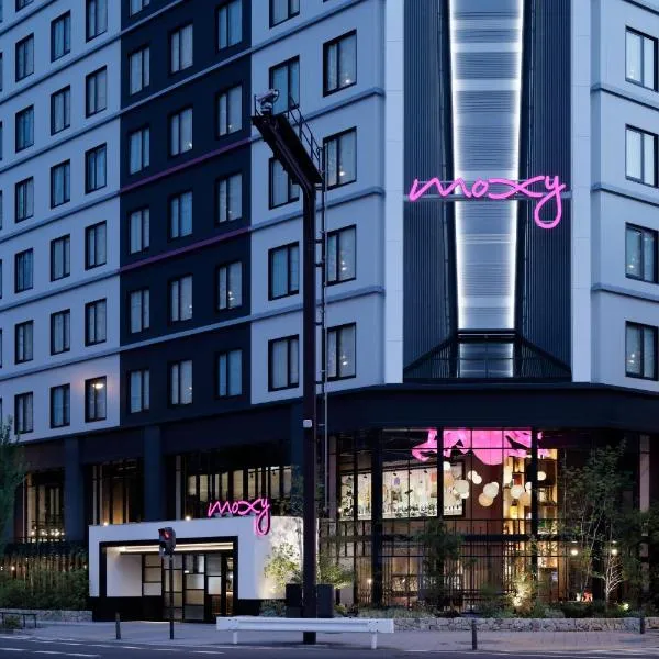 Moxy Osaka Umeda, hotel in Osaka