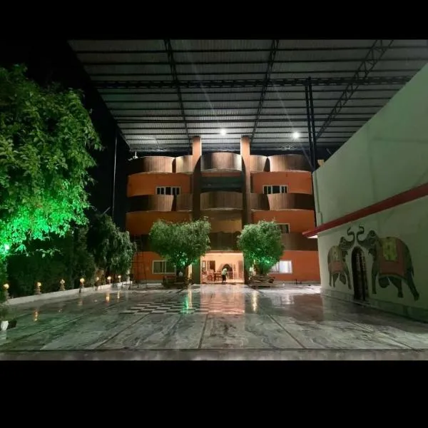Ammaji, ξενοδοχείο σε Rāya