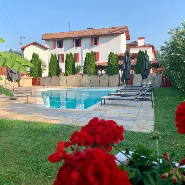 Hotel Restaurant Txistulari, hotel v destinaci Itxassou