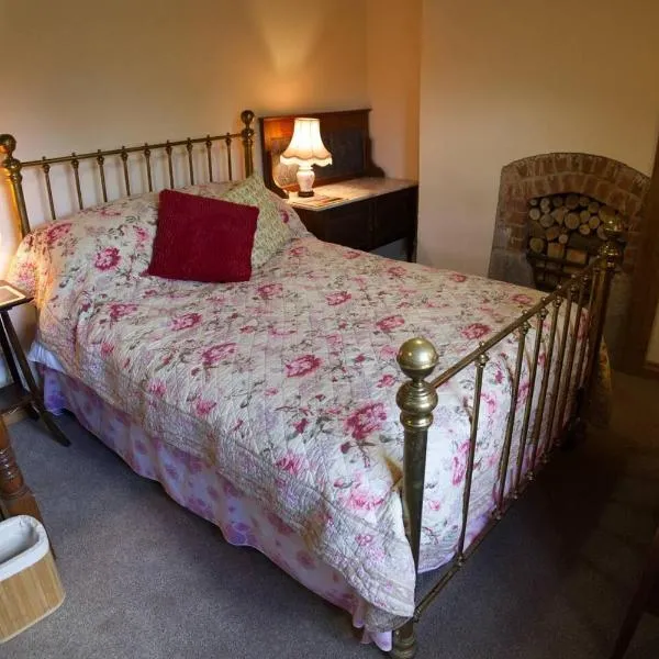 Cottage - Sleeps 2 - Garden - Parking, hôtel à Ryton