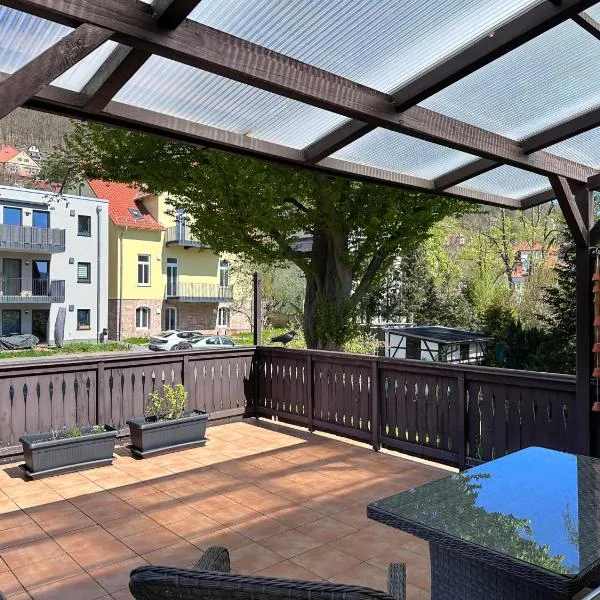 Schöne Altbauwohnung mit großer Sonnenterrasse: Rudolstadt şehrinde bir otel