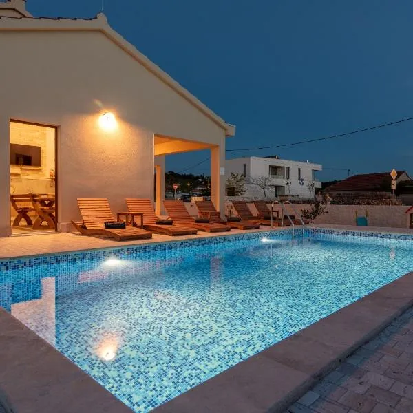Vila Vanessa Trogir - Čiovo, hotel in Trogir