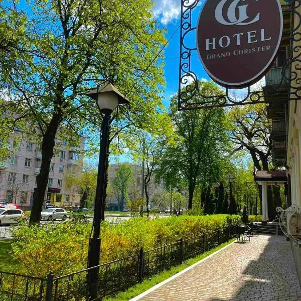 Grand Christer Hotel, hotel in Vyshhorod