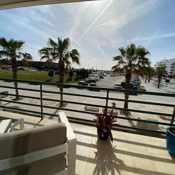 Atlantic Lodge, 1ª linha de praia!, hotel em Costa da Caparica
