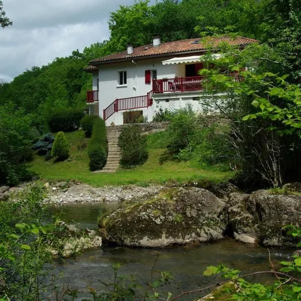 Maison de charme Nature et Rivière au pays basque, hotel v destinaci Esterençuby