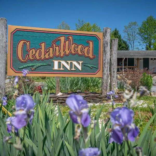 CedarWood Inn, hotel di Hendersonville