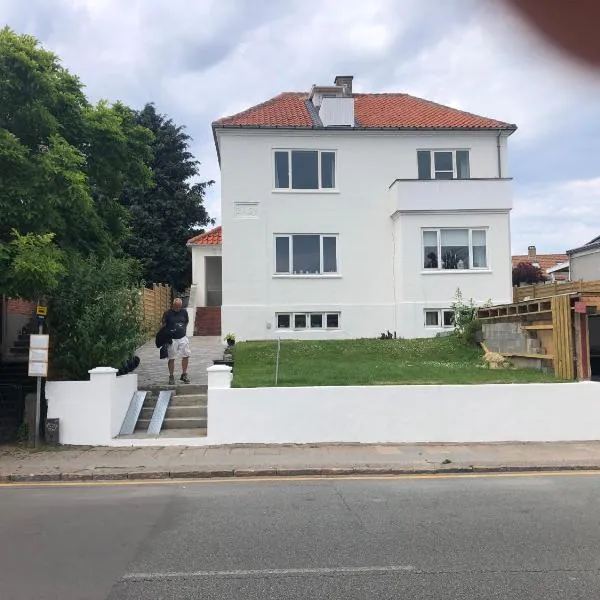 Stor lys lejlighed med terrasse og altan, hotel v destinaci Helsingør
