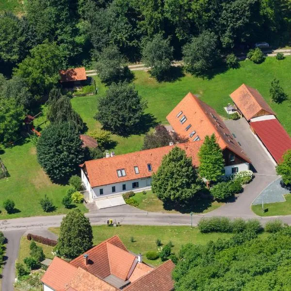 Kürbishof Gartner, hotel v destinaci Fehring