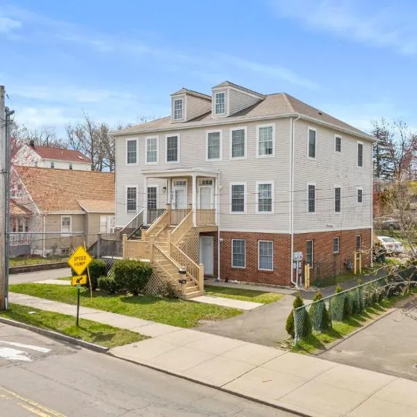 Gorgeous Waterfront 2 Bedroom 1 Bath Modern Home., hotel v destinaci New Haven