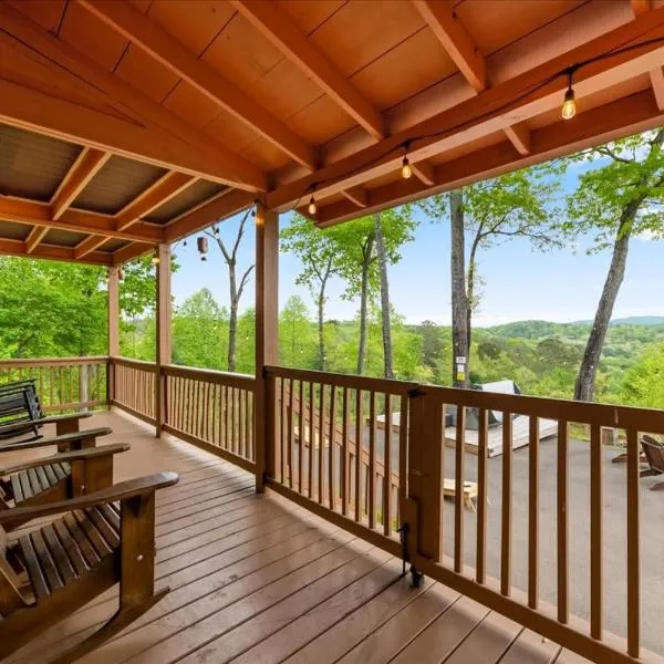 Best Views in Ellijay - Waffle Bar-King Bed-HotTub, hotel di Roundtop