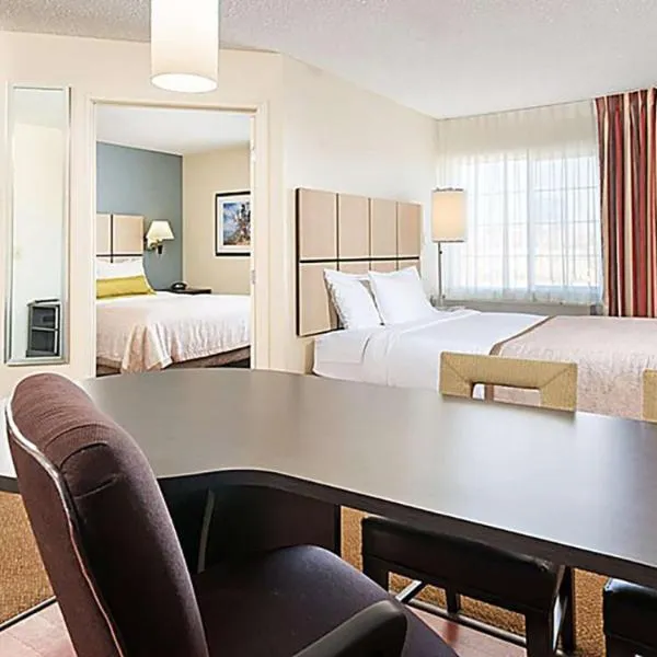 Sonesta Simply Suites Pittsburgh Airport, hotel in Burgettstown