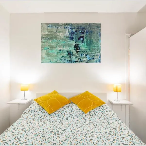 Cheerful 3 bedroom entire home - newly furnished, hotelli kohteessa Stockport