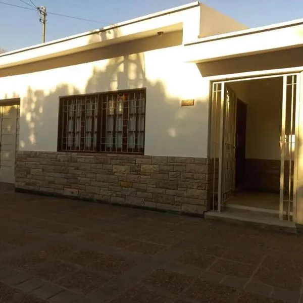 Amplia casa para 6 huéspedes en Mendoza: Godoy Cruz'da bir otel