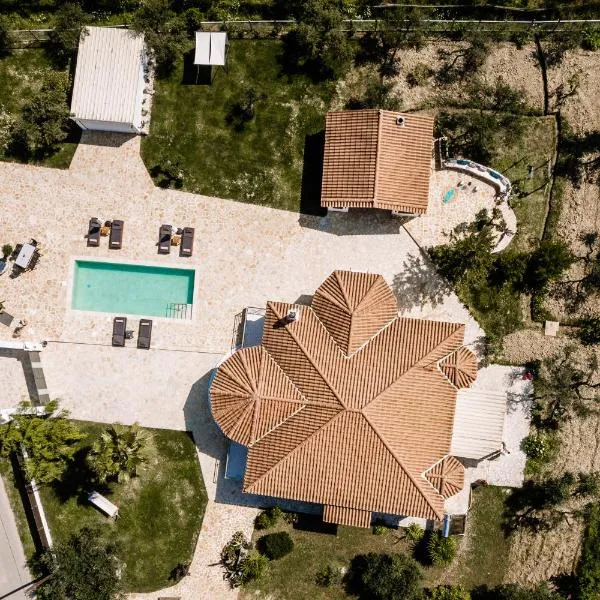 Villa Ellania, hotel v destinaci Ambelókipoi