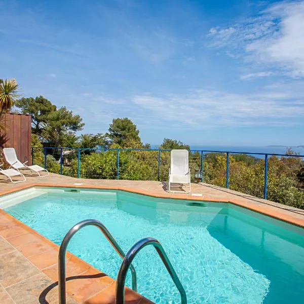 Maison Gaou Bénat Piscine Vue mer, hôtel à Bormes-les-Mimosas