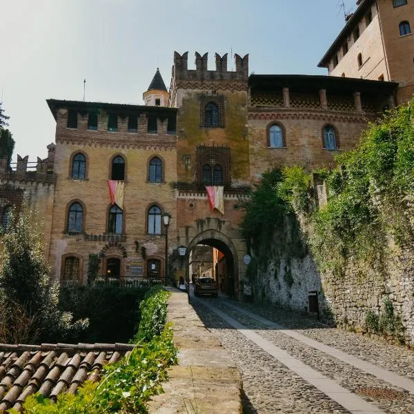 Cora Aparthotel Stradivari – hotel w mieście CastellʼArquato