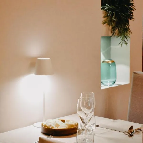 Cora Hotels Leon d'Oro، فندق في كاستل أركاتو