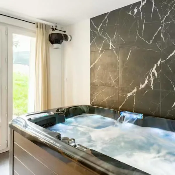 LE CHILL Suite & SPA (Jacuzzi et Sauna privés), hotel v destinácii Boissy-Saint-Léger
