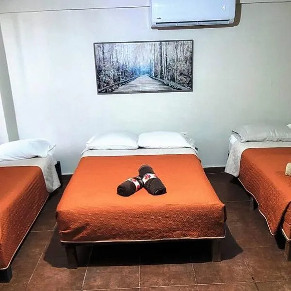 Loft Centrico 3 camas matri, minisplit, estacionamiento, refrigerador,microhondas ( 3), hôtel à Huichinal