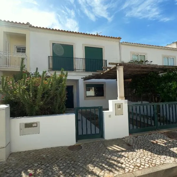 Algarve 4 Bedroom Independent House in Pêra，佩拉的飯店