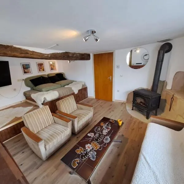 Haus Moselwald - 3 bedrooms, hotell i Enkirch