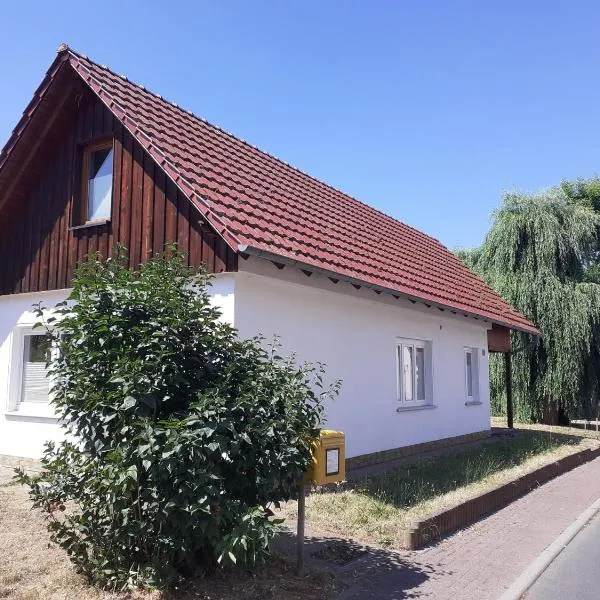 Ferienhaus Wehretal - auf separatem Grundstück, hotel in Langenhain