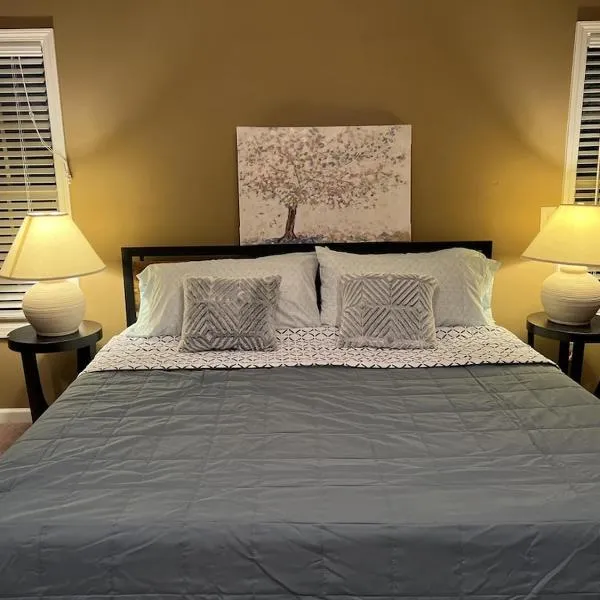 Five Stars Luxury Home, hotel in Clarksville