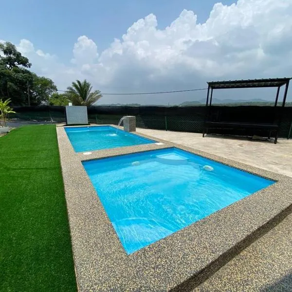 Homestay Dafinah with swimming pool, hotel en Jitra