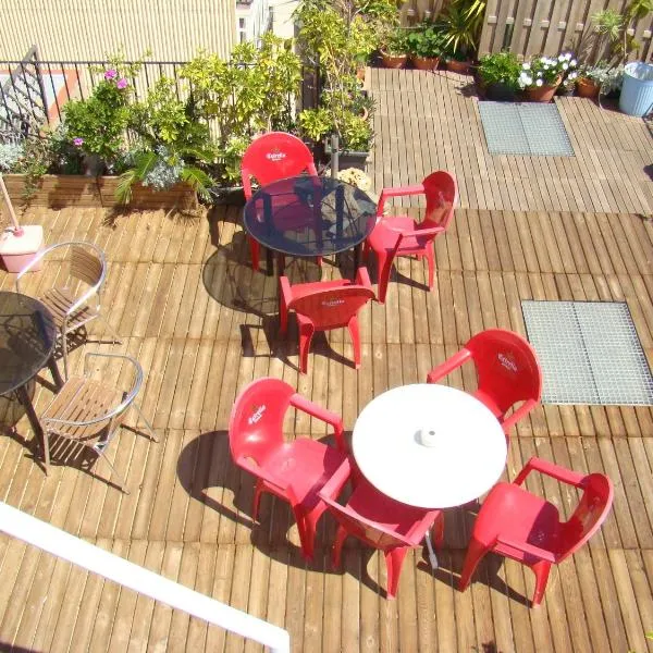 Hostal Platja, hotel v destinaci Cambrils