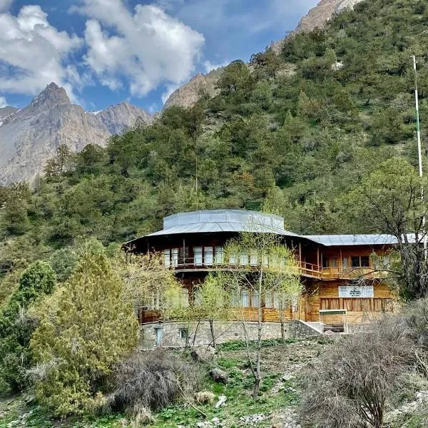 Mountain Base ARTUCH, hôtel à Panjakent