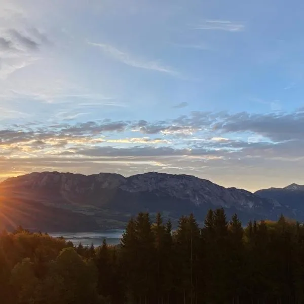moderne Apartments am Attersee Dachsteinblick - ruhige Lage mit traumhaften Blick, hotel in Nussdorf am Attersee