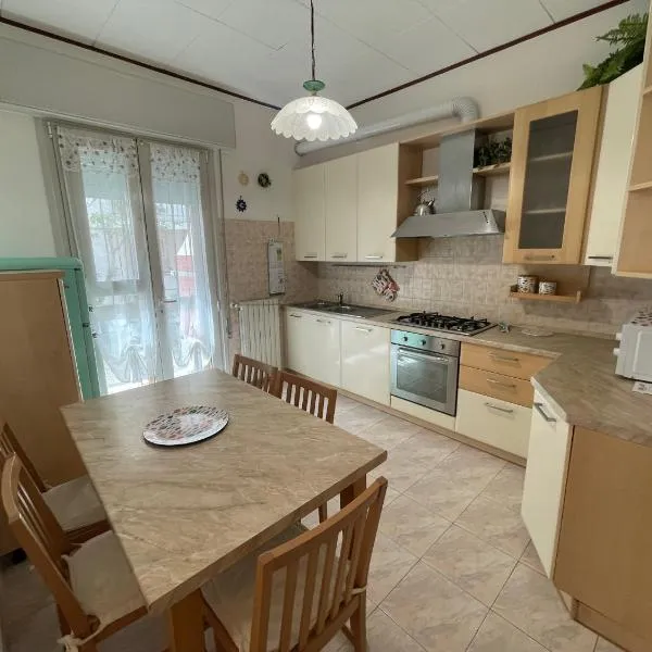 Big Apartment with 3 rooms, hotel i Caorle