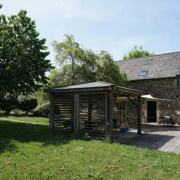 La Grange du Colombier - Saint Geniez d'Olt et d'Aubrac, hotel in Saint-Geniez-dʼOlt