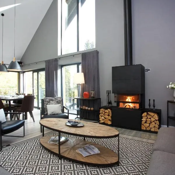 LOCH TAY HIGHLAND LODGES and GLAMPING PARK, hotel v destinaci Morenish