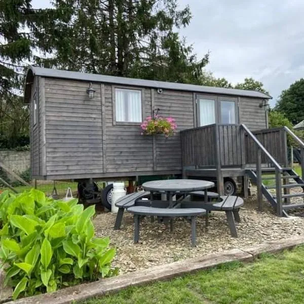 Pipowagen Monceau-en-Ardenne, hotel v destinaci Bièvre