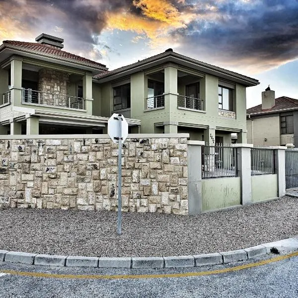 Luxury Beachhouse Villa II, hotel in Wilderness