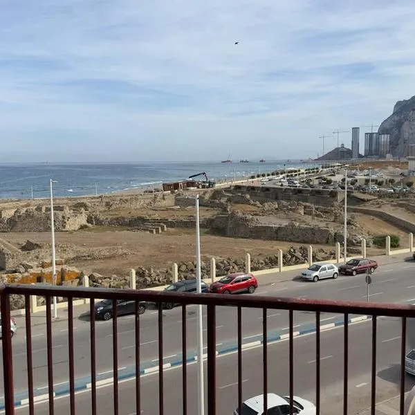 Primera línea de playa y Gibraltar a 5 minutos: La Línea de la Concepción'da bir otel
