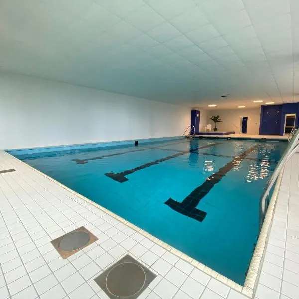 KYANIT APARTMENT: FREE PARKING + POOL + NETFLIX, Hotel in Wuppertal