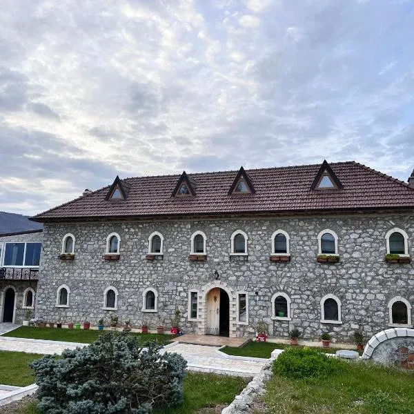 Bujtina Gjana, hôtel à Fshat