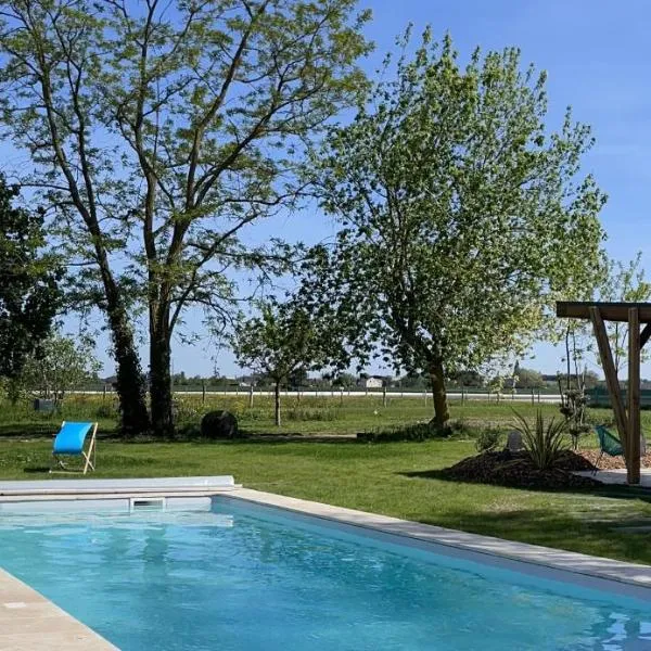 Gite au gré de la Loire piscine et spa, hotel v destinácii Saint-Mathurin