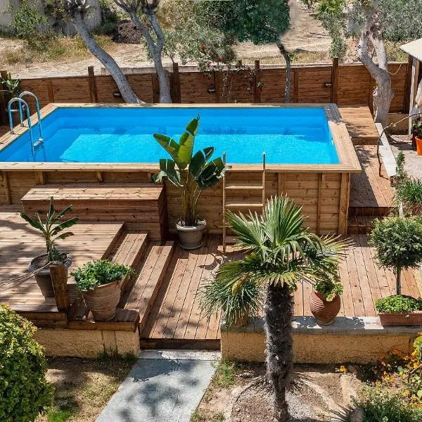 Selana House with outdoor pool: İstanköy'de bir otel