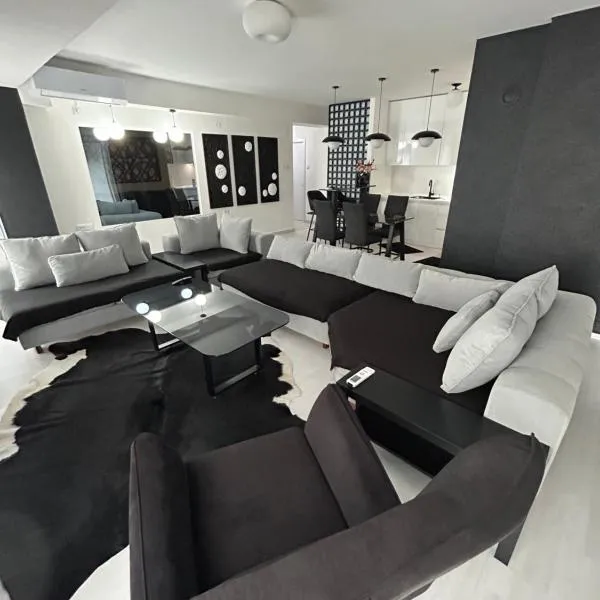 Sandev apartments Black&White, hotel in Štip