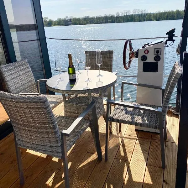 TRAUMZEITBOOT auf dem Scharmützelsee Bad Saarow, hótel í Glienicke