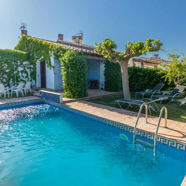 Villa Verde piscina pirvada y Wifi, hotel din L'Escala